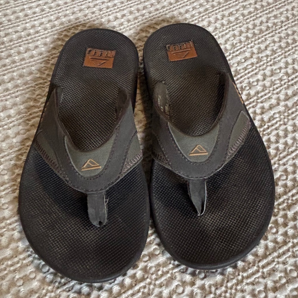 Mens Reef Sandals w/ built-in bottle opener